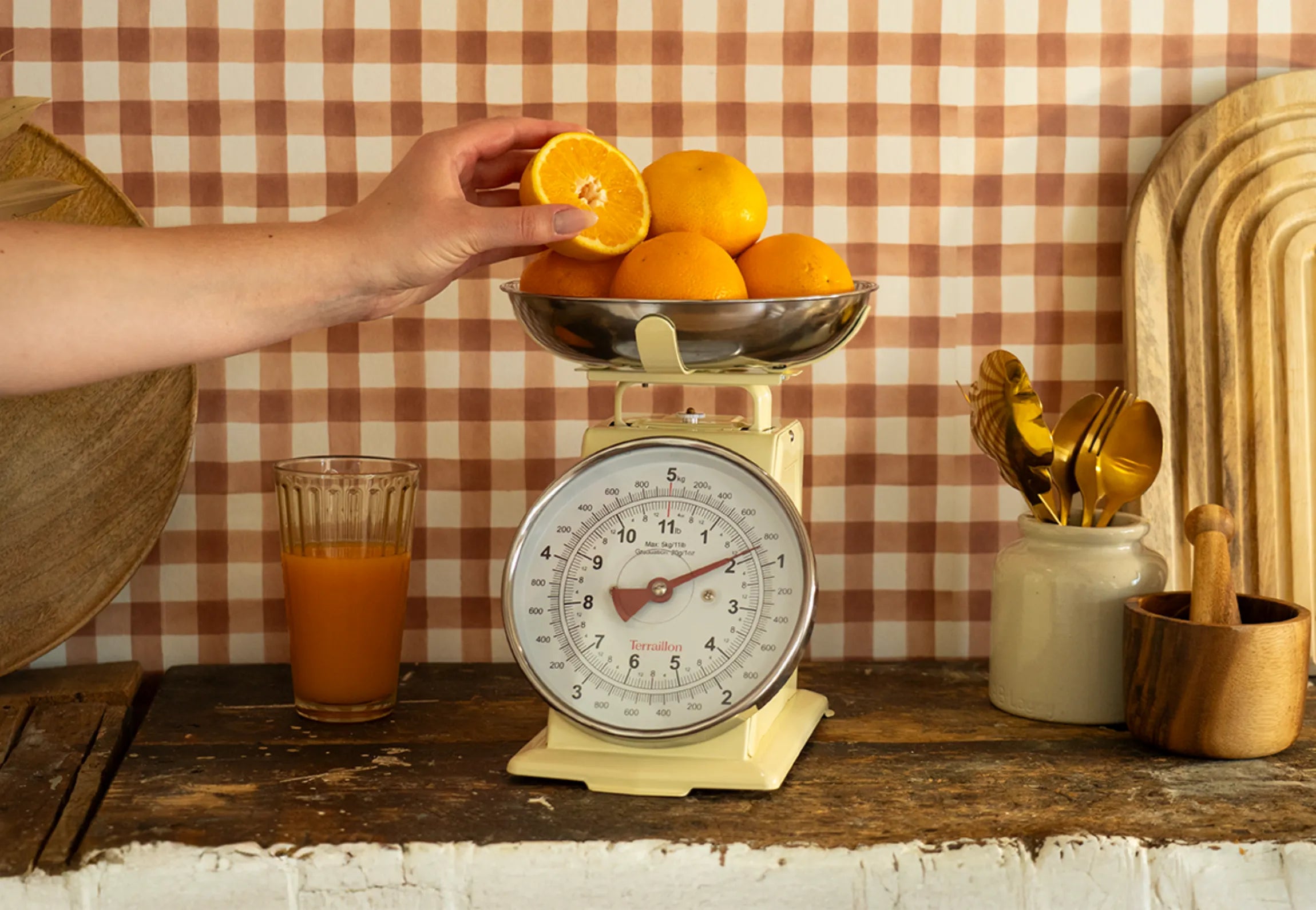 Balance de cuisine mécanique Trad 500 crème vintage mise en situation