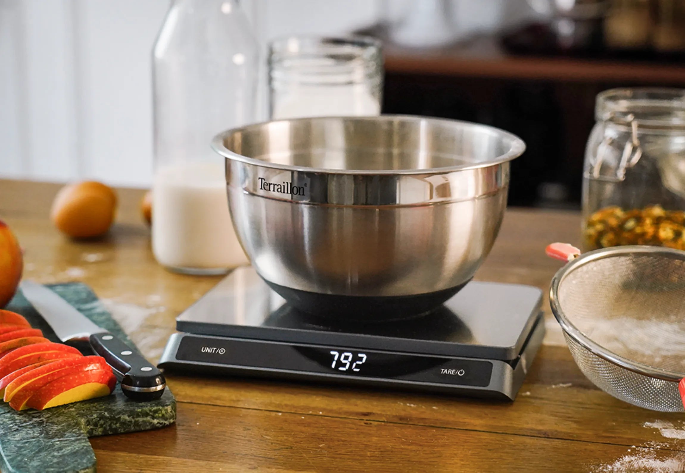 Bol en inox 2,8 L accessoire de cuisine résistant et pratique sur balance 