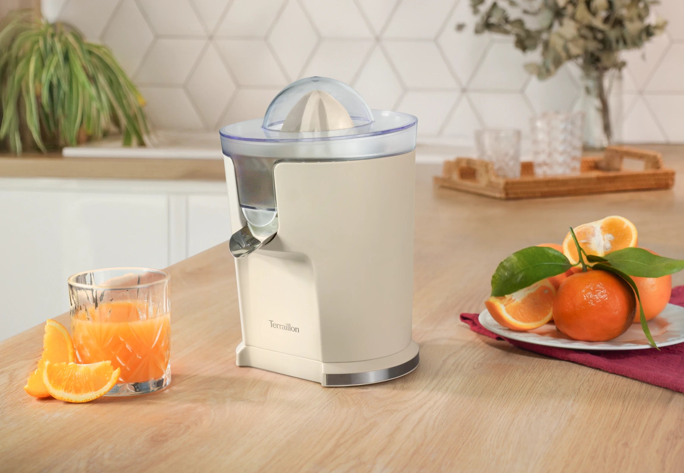Presse-agrumes SUNRISE dans cuisine 